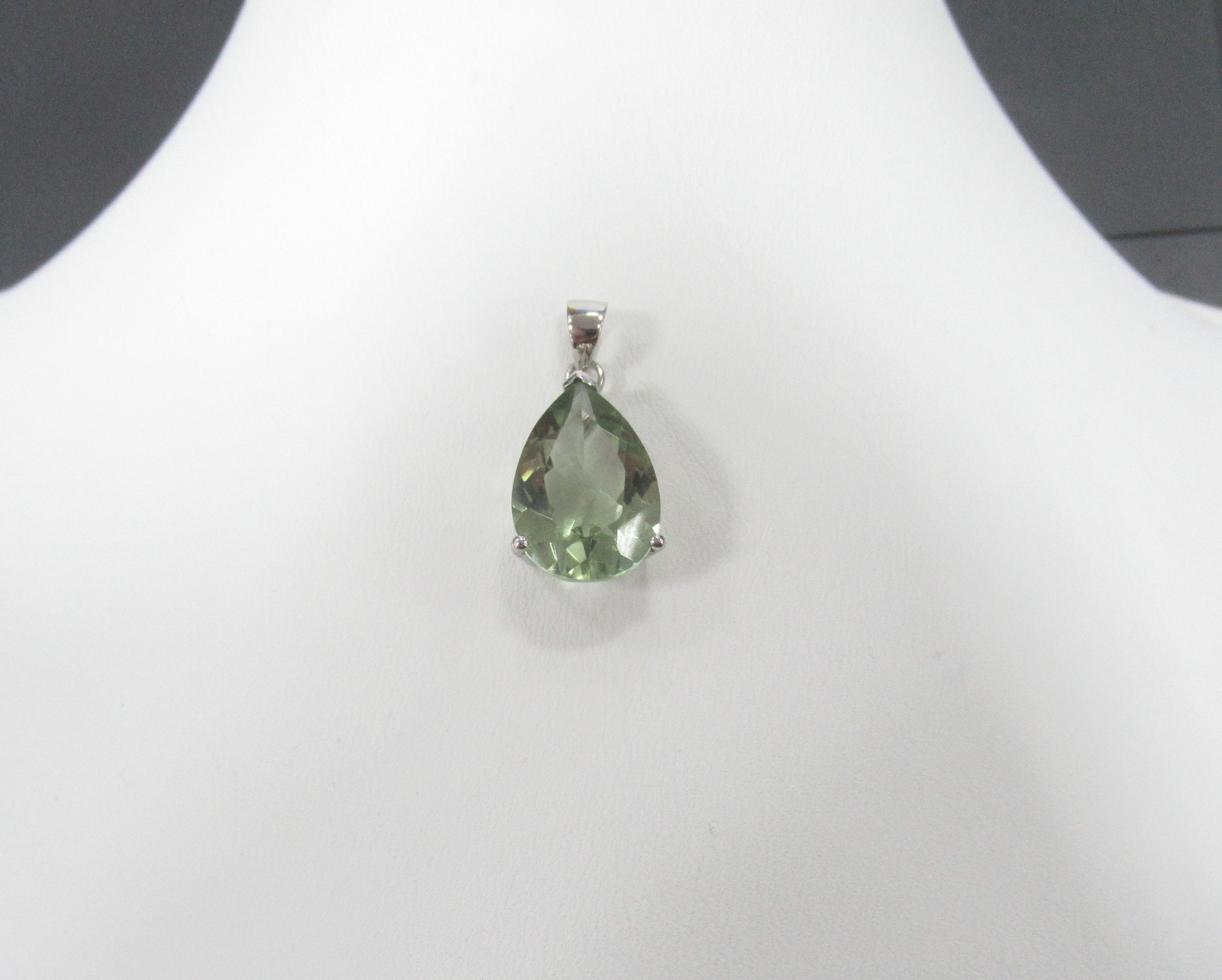 Серебряная подвеска 925 пробы; вставки 1 Аметист зеленый 9,93ct;